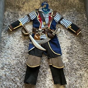 Boy’s Halloween/dress up pirate costume